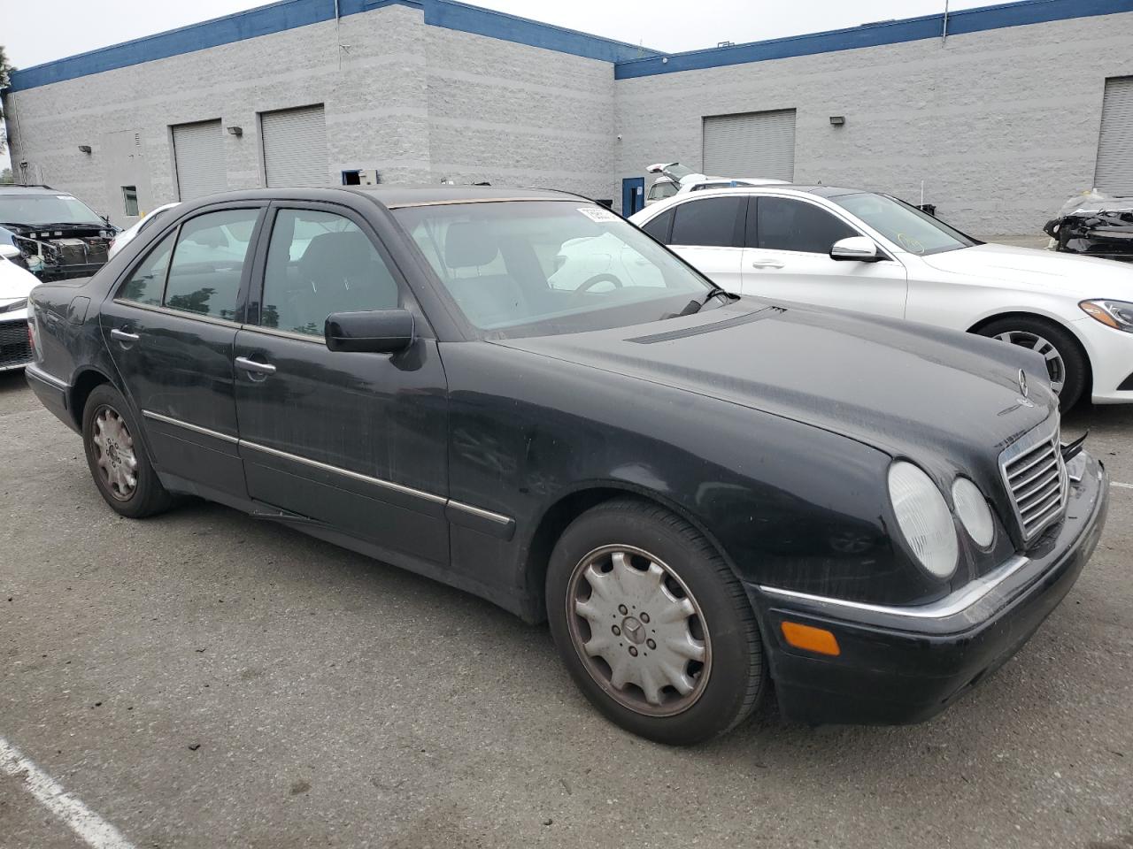 1999 Mercedes-Benz E-klasse VIN WDBJF65H0XA870273 Copart auction photo, front end damage thumbnail 4