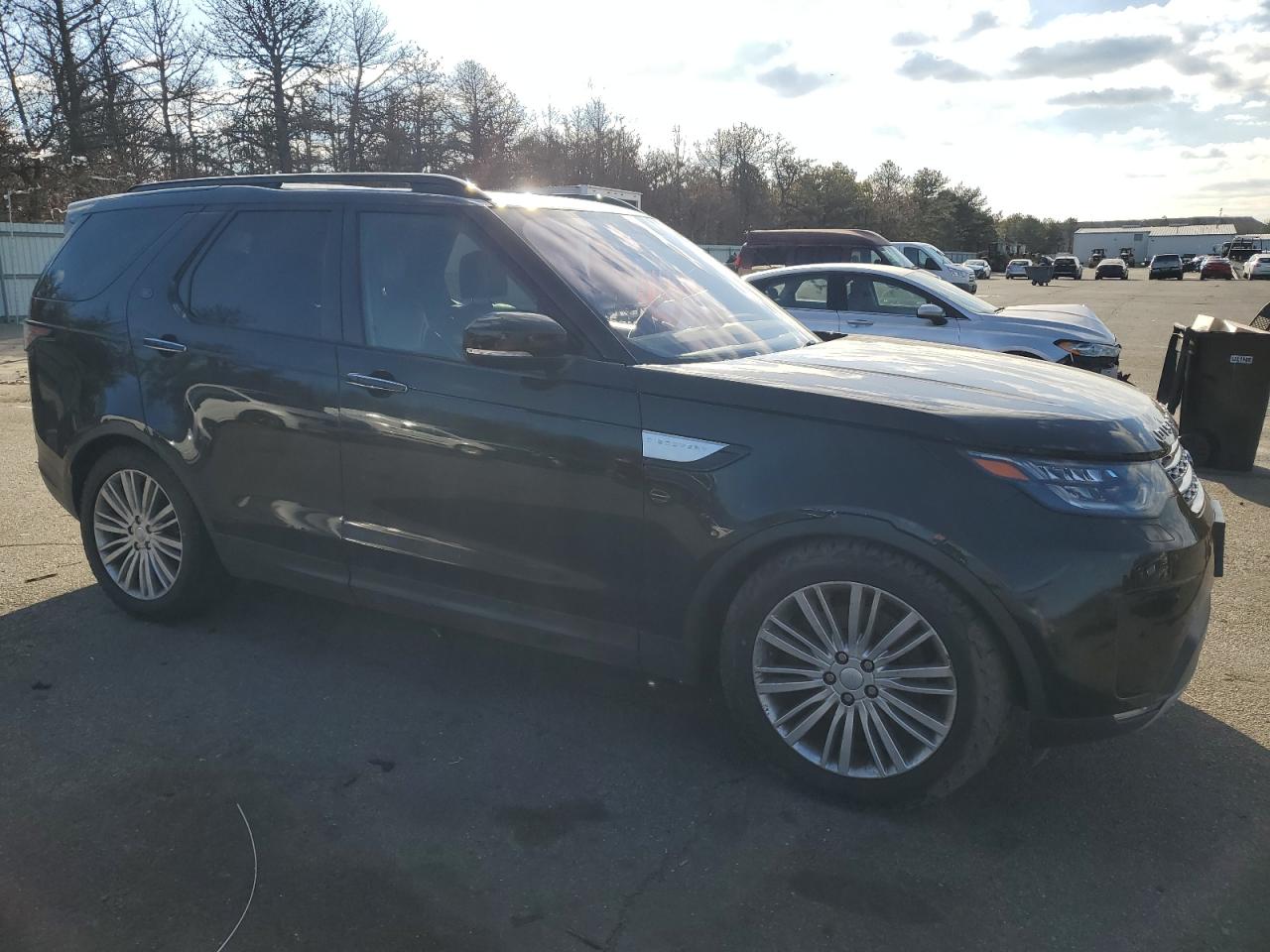 2017 Land Rover Discovery VIN SALRHBBV0HA028772 Copart auction photo, minor dent/scratches damage thumbnail 4
