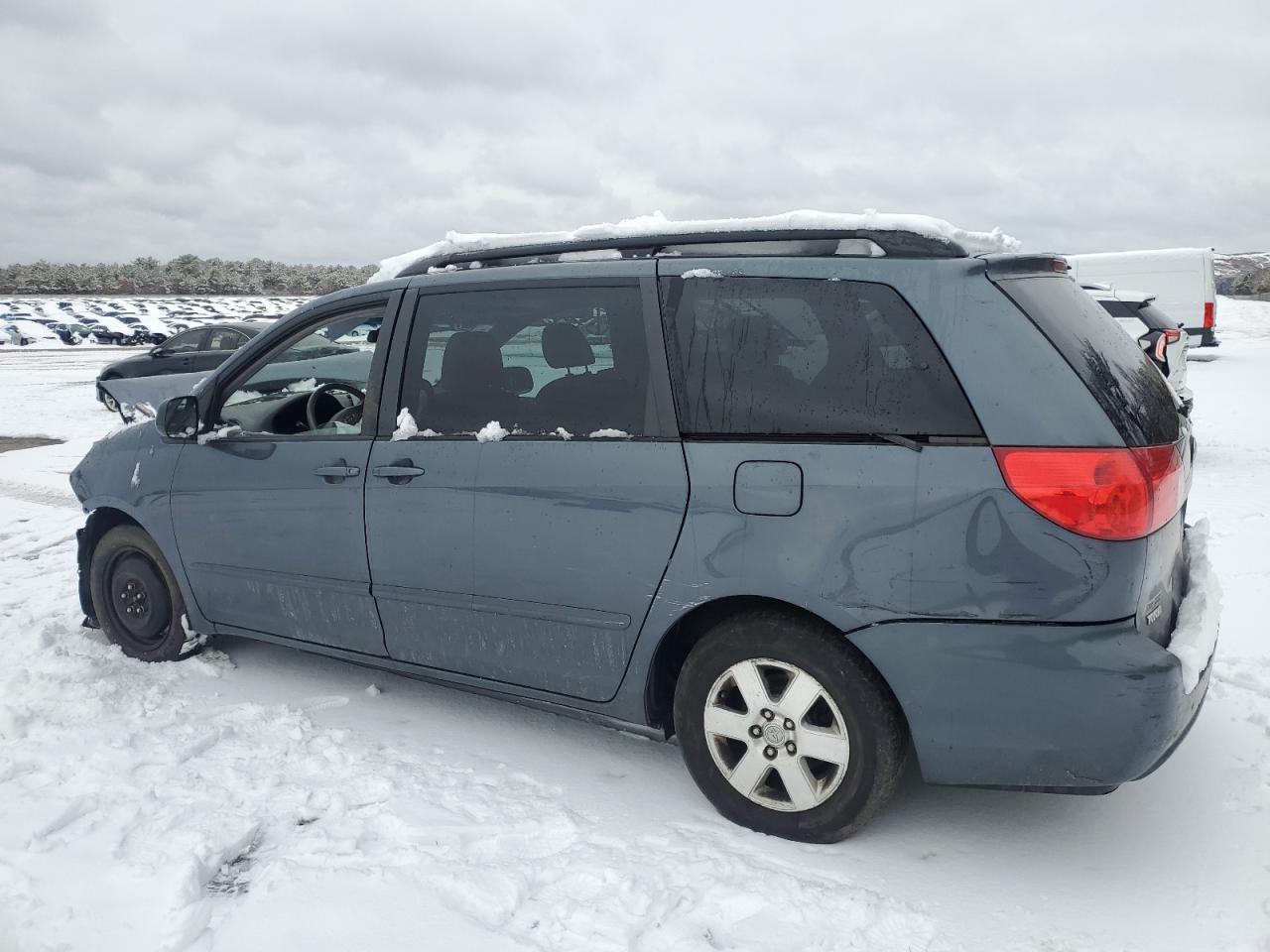 2010 Toyota Sienna VIN 5TDKK4CC3AS339284 Copart auction photo, front end / rear end damage thumbnail 2