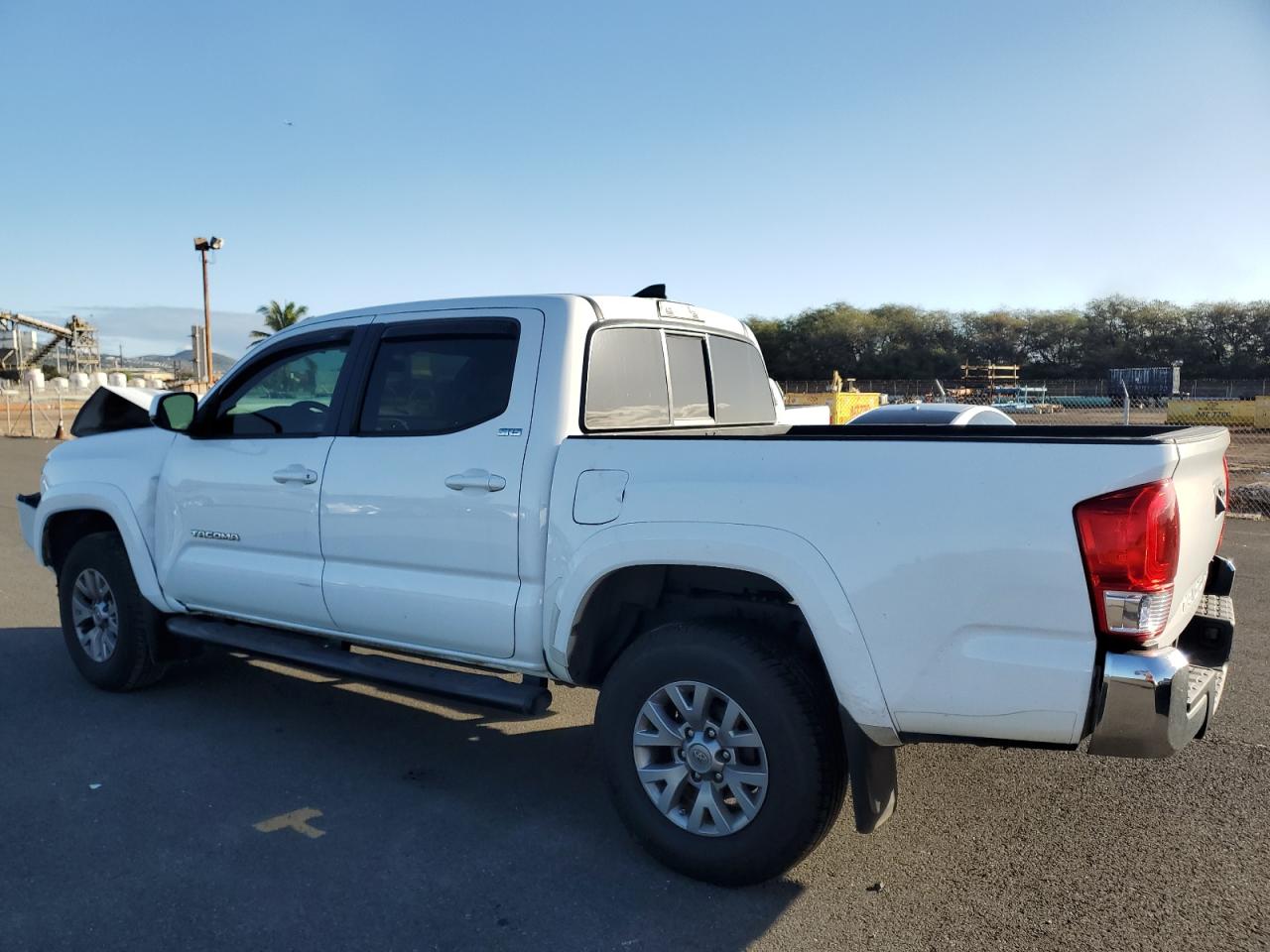 2017 Toyota Tacoma VIN 5TFAX5GN9HX086779 Copart auction photo, front end damage thumbnail 2
