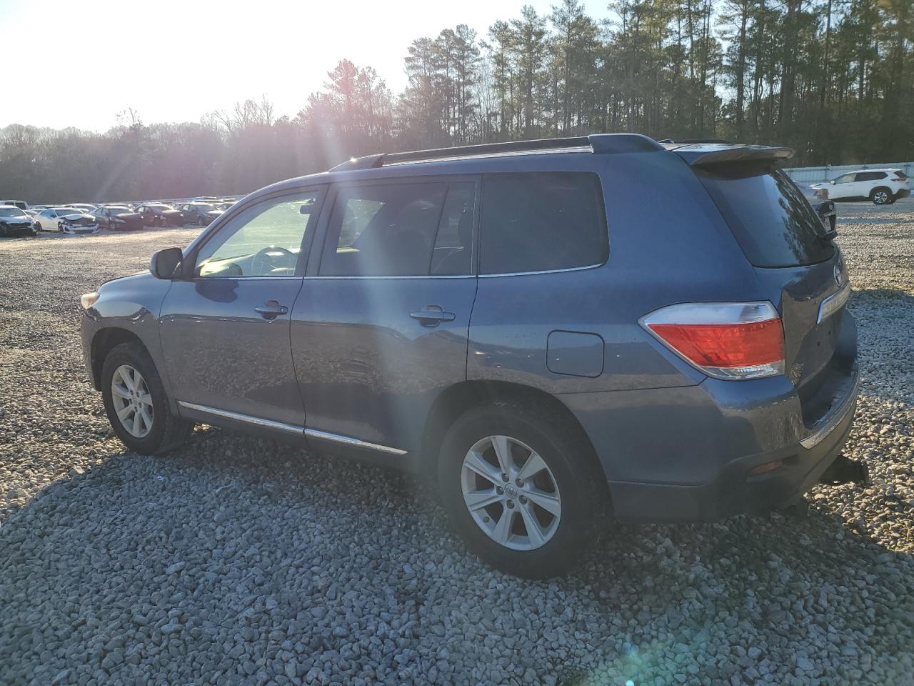 2012 Toyota Highlander VIN 5TDBK3EH8CS127549 Copart auction photo, front end damage thumbnail 2