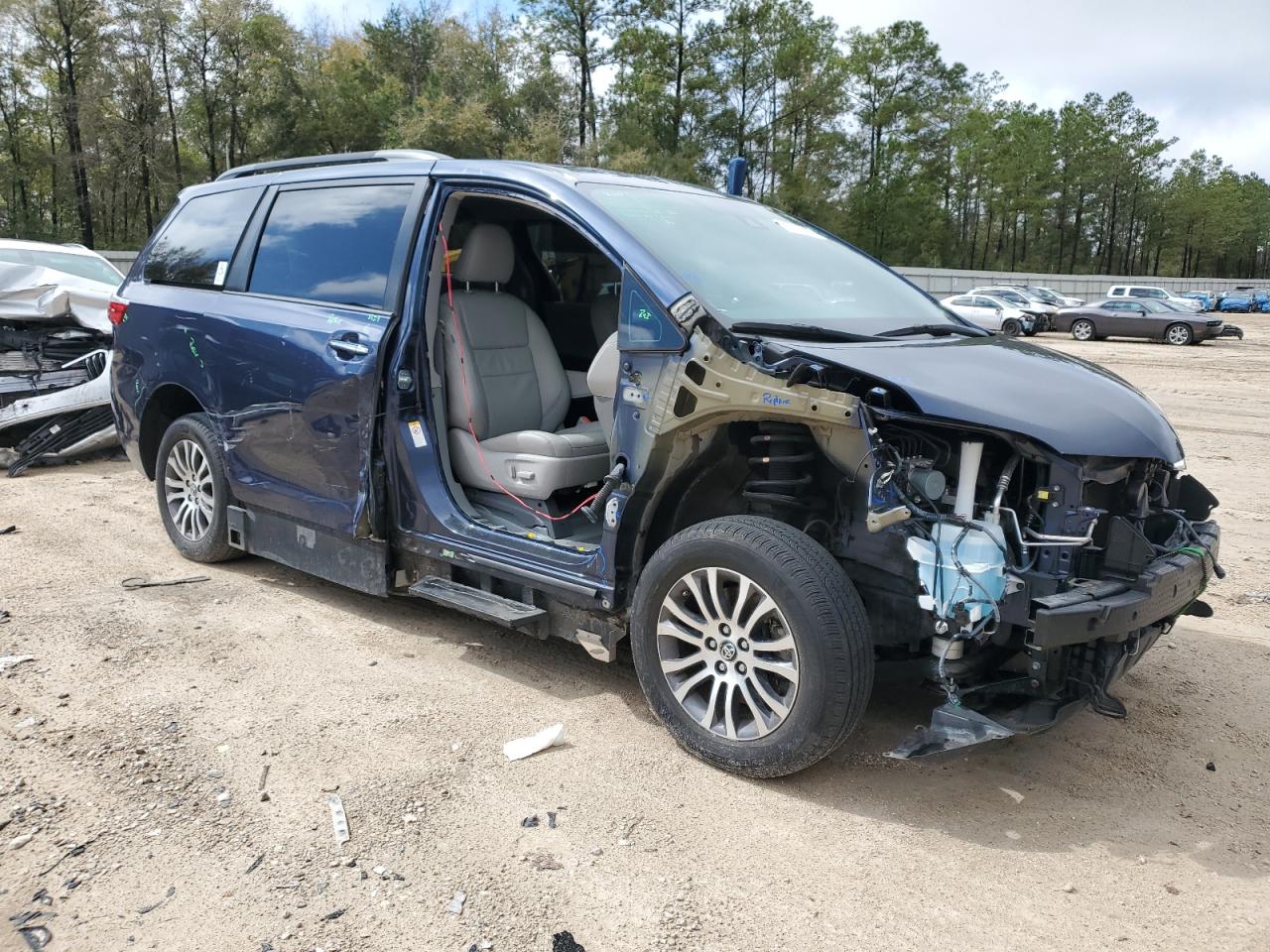 2018 Toyota Sienna VIN 5TDYZ3DC3JS965237 Copart auction photo, front end / side damage thumbnail 4