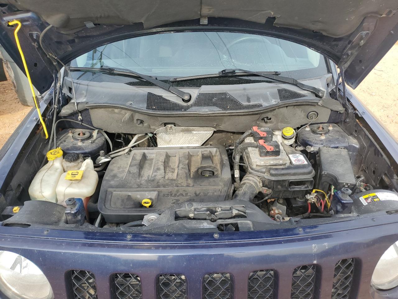 2014 Jeep Liberty (Patriot) VIN 1C4NJRBBXED592111 Copart auction photo, front end / top/roof damage thumbnail 11