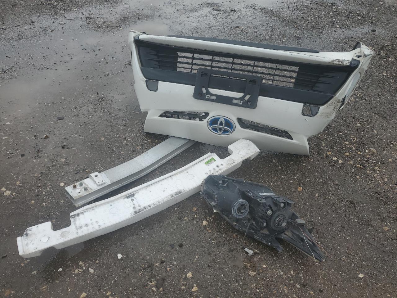 2015 Toyota Prius VIN JTDKN3DU9F1915358 Copart auction photo, front end / minor dent/scratches damage thumbnail 14