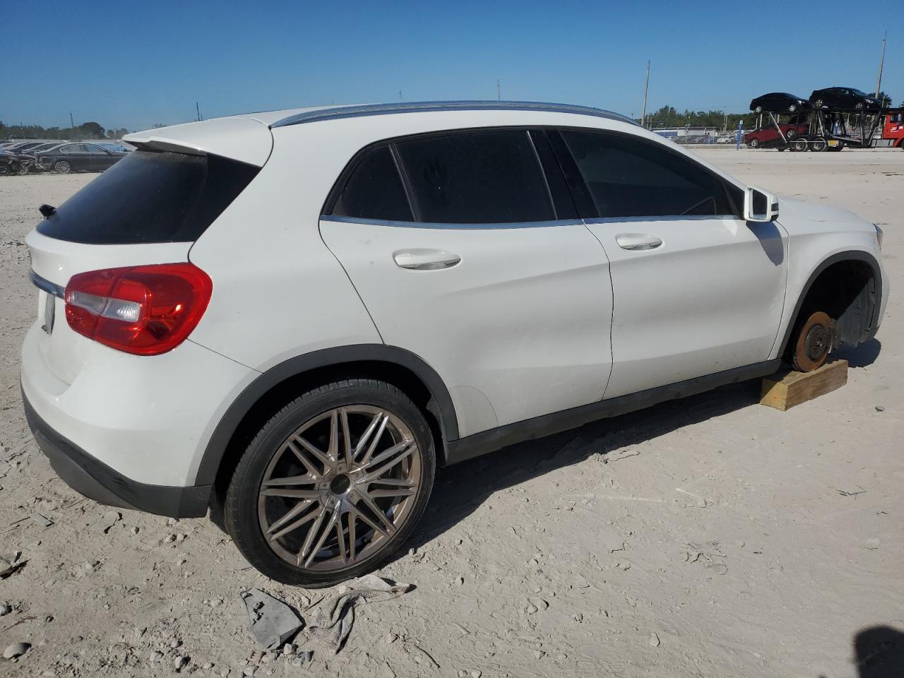 2018 Mercedes-Benz GLA-klasse VIN WDCTG4EB0JJ520327 Copart auction photo, normal wear / minor dent/scratches damage thumbnail 3