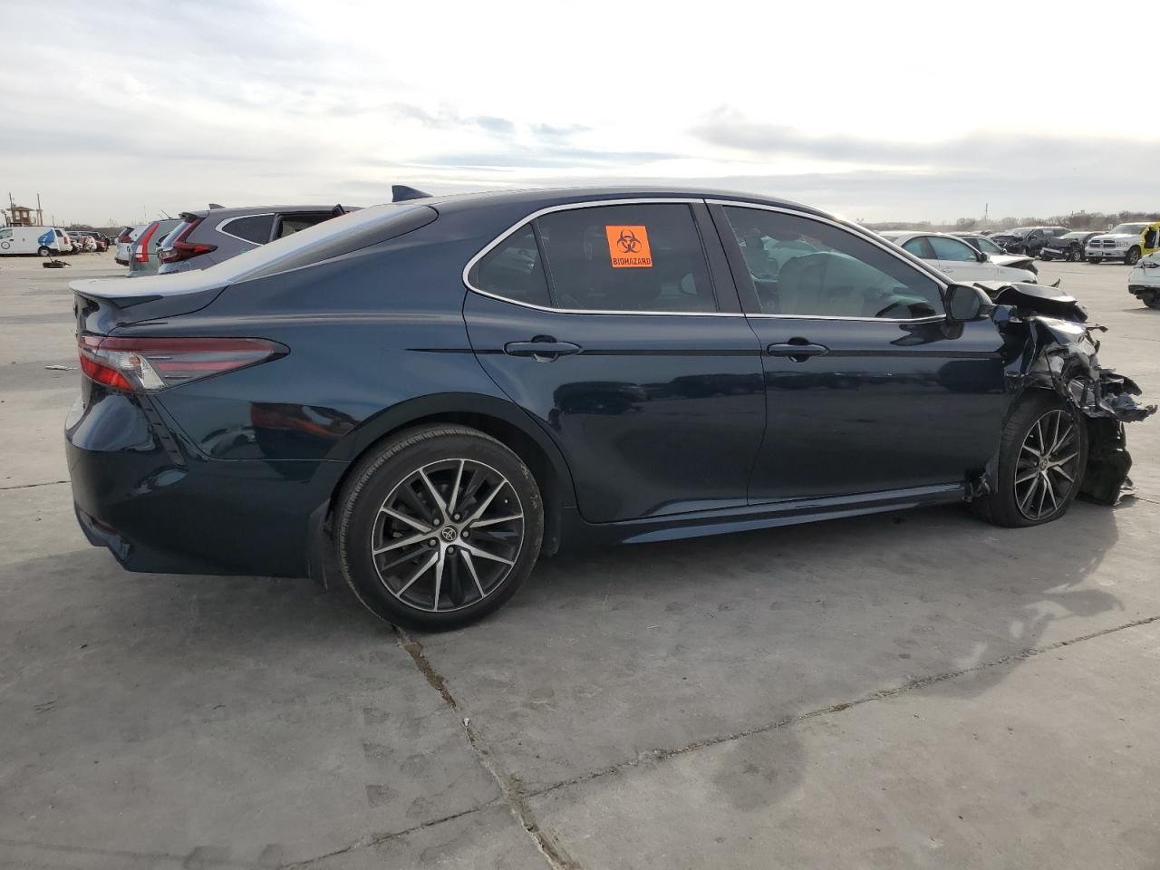 2021 Toyota Camry VIN 4T1G11AK5MU601173 Copart auction photo, front end / side damage thumbnail 3