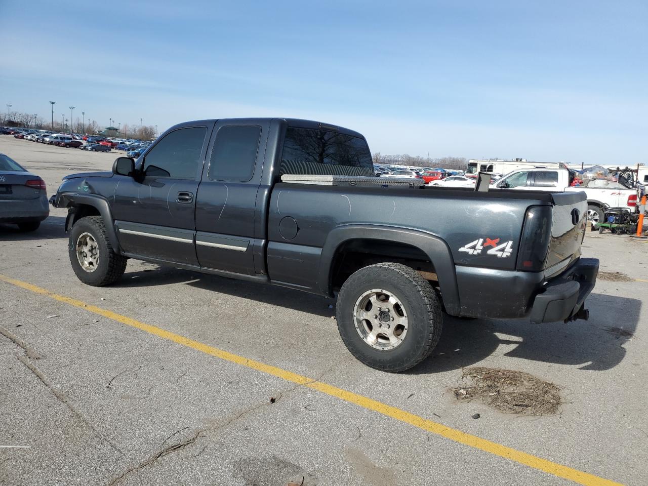 2004 Chevrolet Silverado VIN 1GCEK19TX4E381402 Copart auction photo, all over damage thumbnail 2