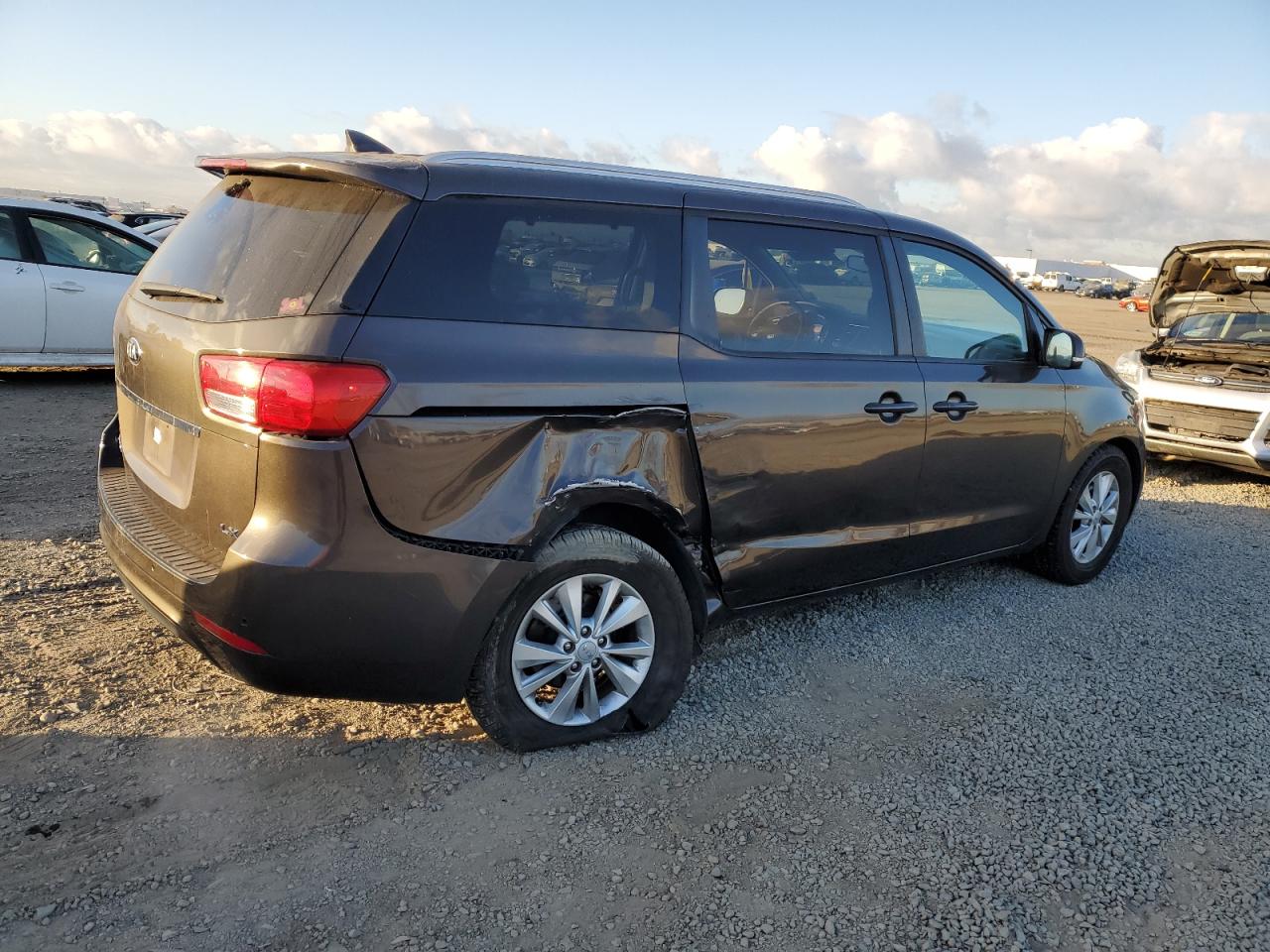 2017 KIA Sedona VIN KNDMB5C1XH6326197 Copart auction photo, side / rear end damage thumbnail 3