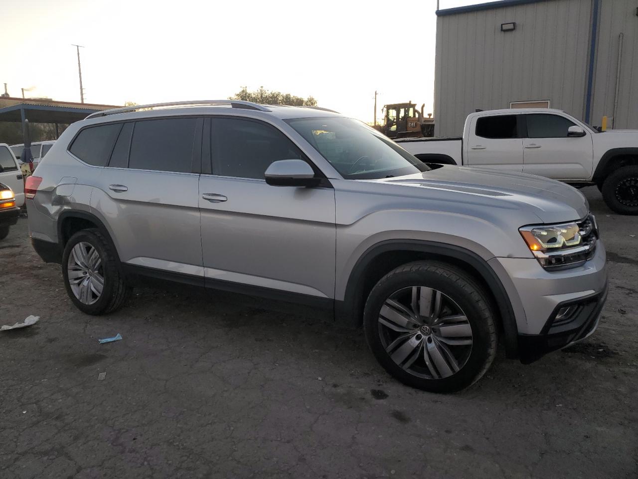 2019 Volkswagen Atlas VIN 1V2WR2CA5KC610363 Copart auction photo, all over damage thumbnail 4