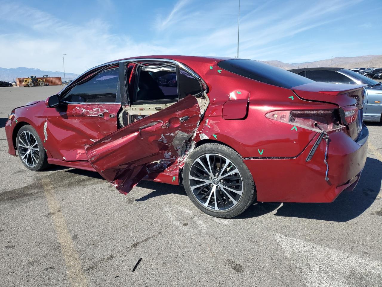 2018 Toyota Camry VIN 4T1B11HK7JU555700 Copart auction photo, side / minor dent/scratches damage thumbnail 2