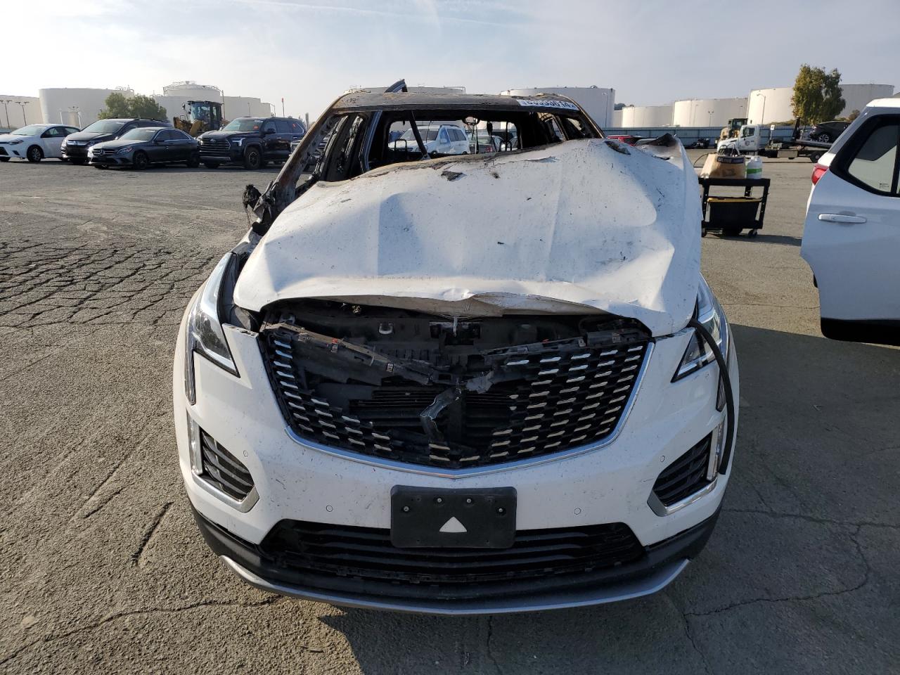 2020 Cadillac XT5 VIN 1GYKNDR43LZ153229 Copart auction photo, burn damage thumbnail 5