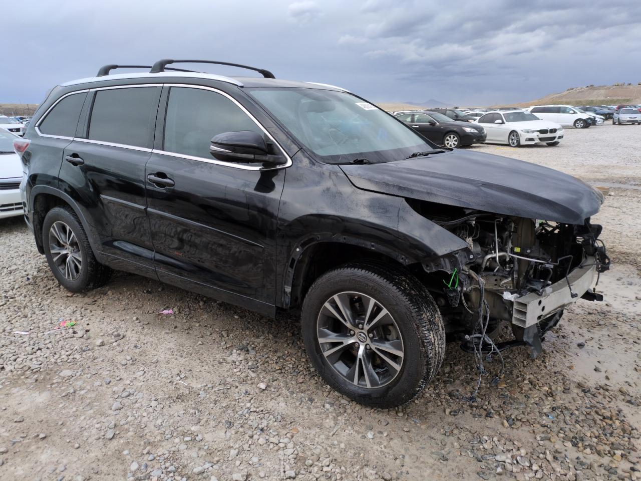 2016 Toyota Highlander VIN 5TDJKRFHXGS239790 Copart auction photo, front end damage thumbnail 4