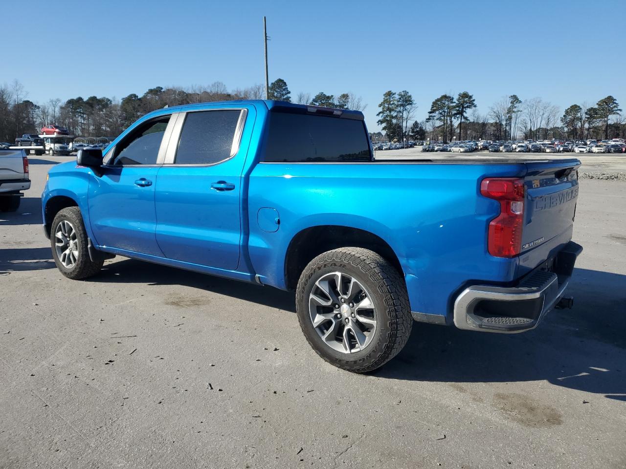 2022 Chevrolet Silverado VIN 1GCUDDET1NZ607687 Copart auction photo, rear end / front end damage thumbnail 2