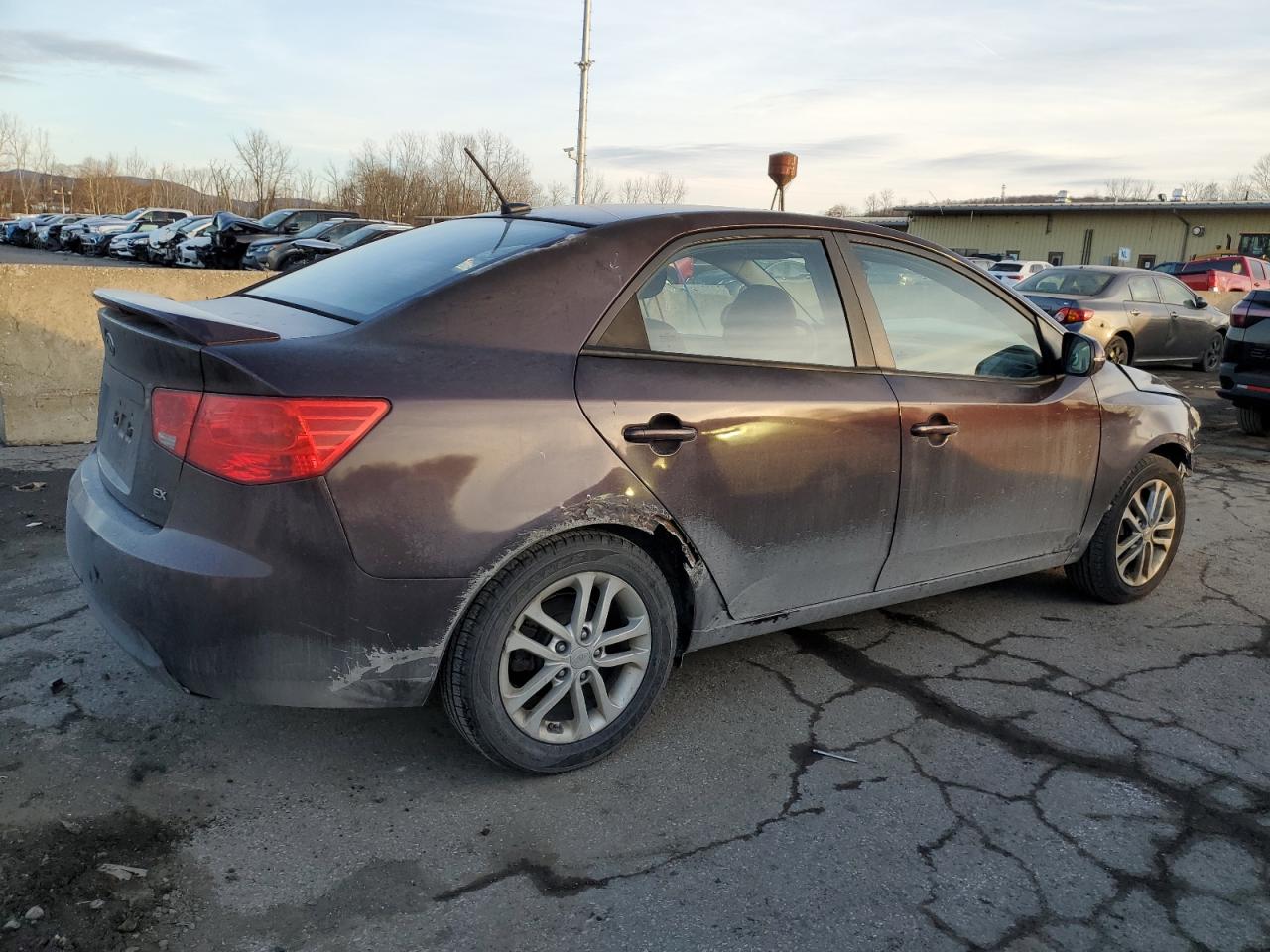 2011 KIA Forte VIN KNAFU4A29B5379301 Copart auction photo, front end / minor dent/scratches damage thumbnail 3