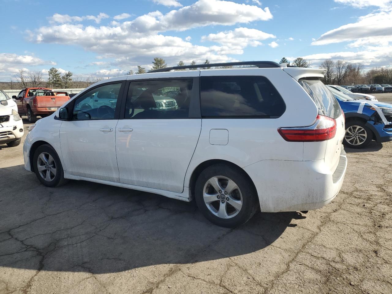 2018 Toyota Sienna VIN 5TDKZ3DC9JS904383 Copart auction photo, side / rear end damage thumbnail 2