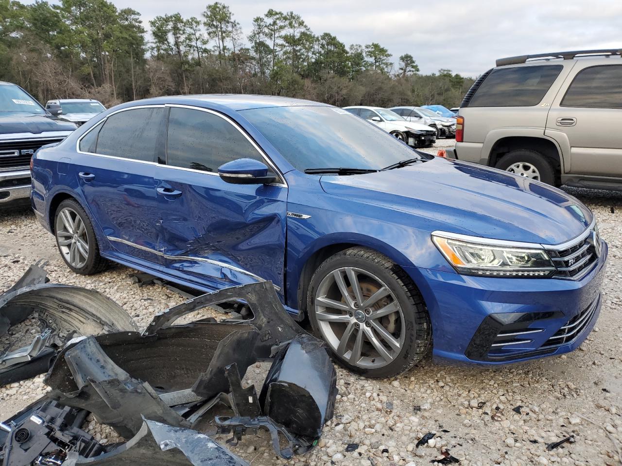2017 Volkswagen Passat VIN 1VWDT7A3XHC052723 Copart auction photo, side / minor dent/scratches damage thumbnail 4