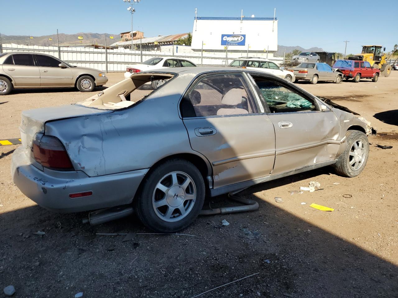 1996 Honda Accord VIN 1HGCD5685TA098812 Copart auction photo, all over damage thumbnail 3