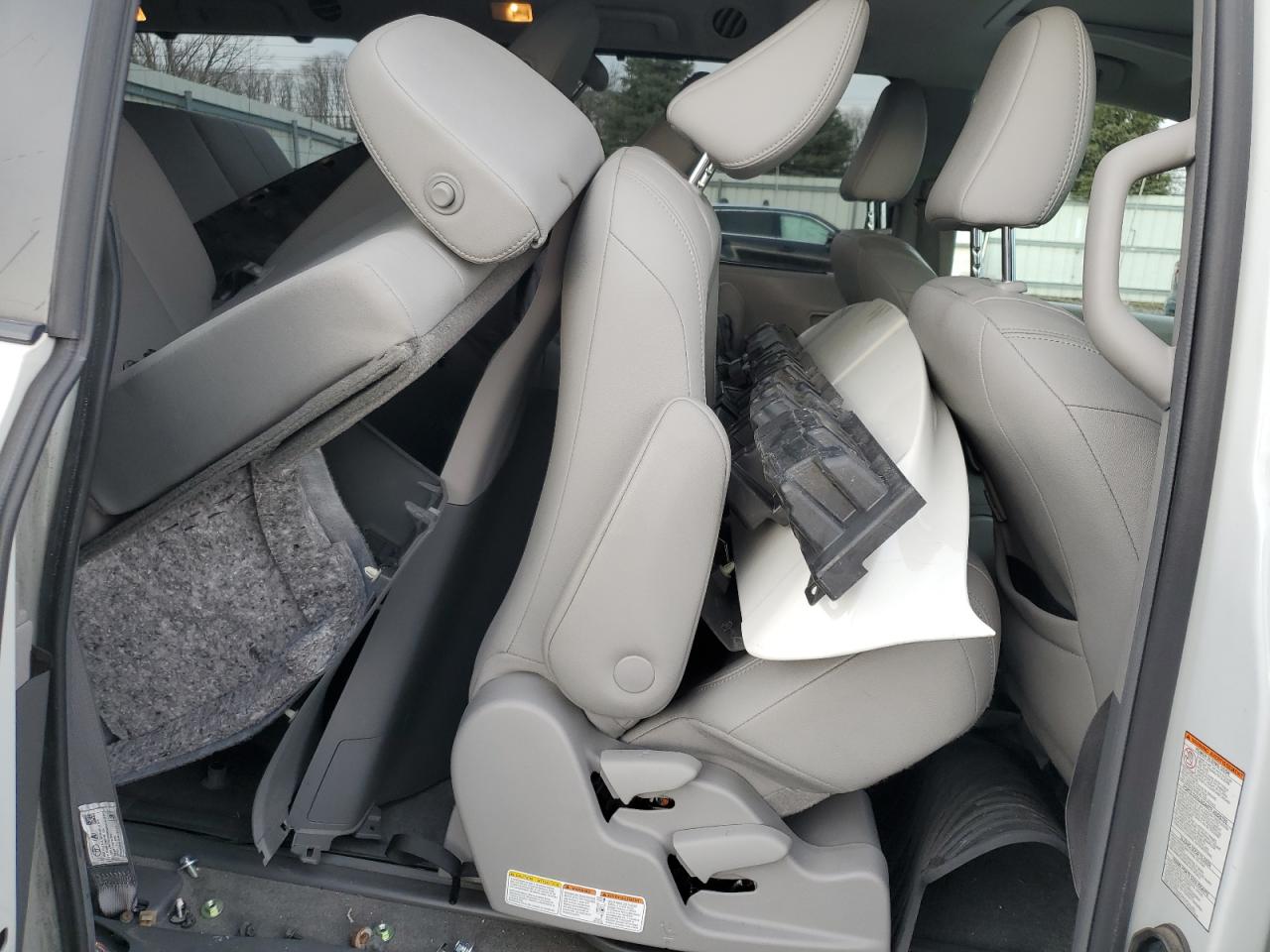 2018 Toyota Sienna VIN 5TDDZ3DC6JS199339 Copart auction photo, rear end damage thumbnail 11