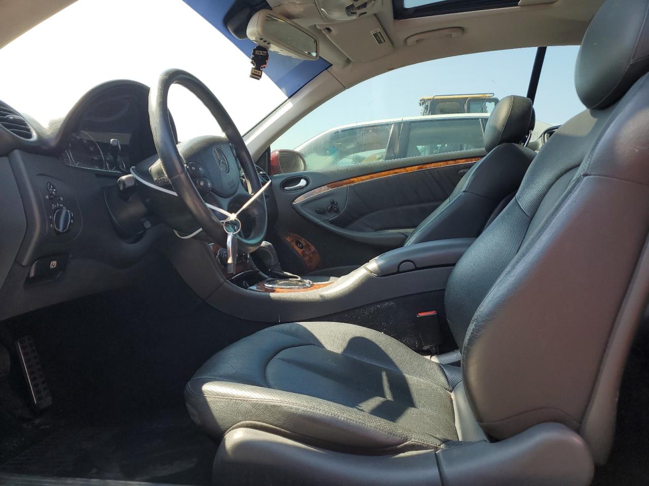 2005 Mercedes-Benz CLK-klasse VIN WDBTJ65J35F127696 Copart auction photo, front end damage thumbnail 7