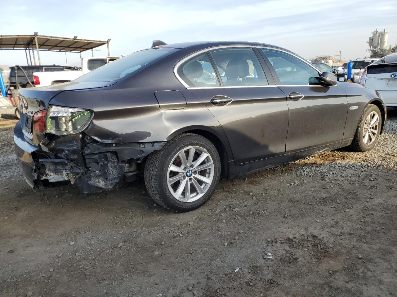 2015 BMW 5er VIN WBA5A5C56FD516174 Copart auction photo, rear end damage thumbnail 3