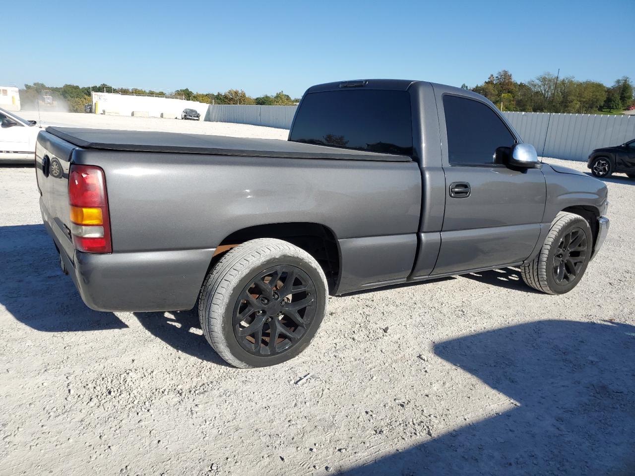2001 GMC Sierra VIN 1GTEC14TX1Z255386 Copart auction photo, all over damage thumbnail 3