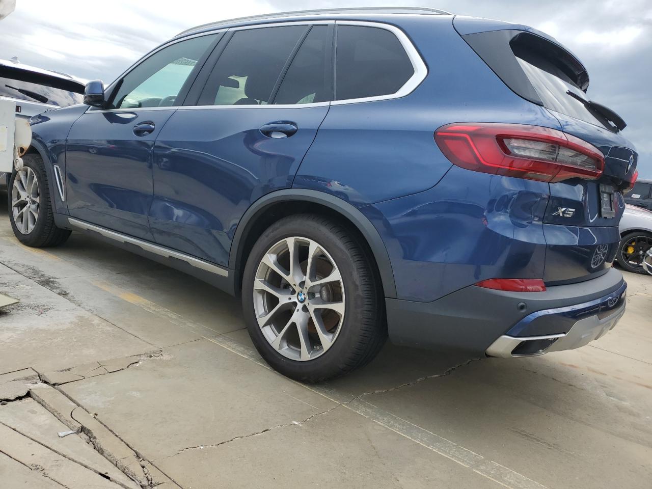 2019 BMW X5 VIN 5UXCR6C50KLL25888 Copart auction photo, water/flood damage thumbnail 2