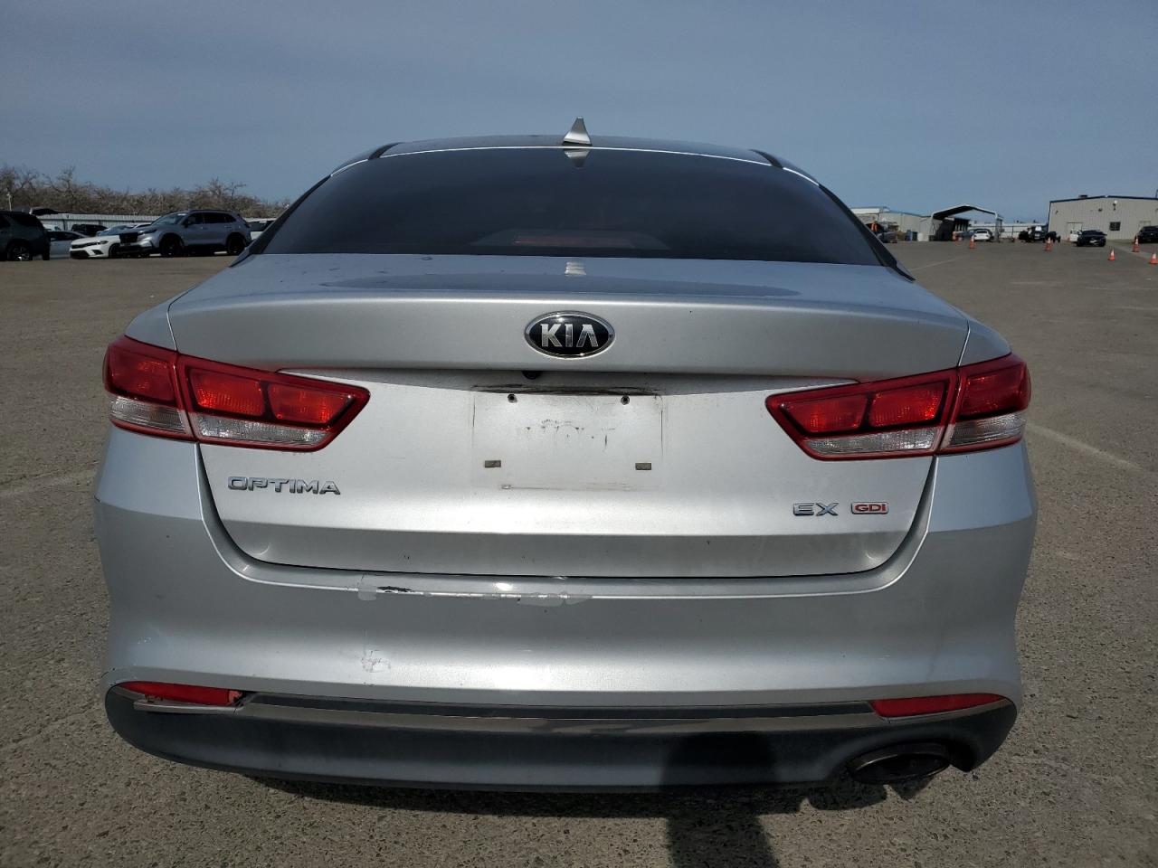 2016 KIA Optima VIN 5XXGT4L36GG077693 Copart auction photo, vandalism / front end damage thumbnail 6