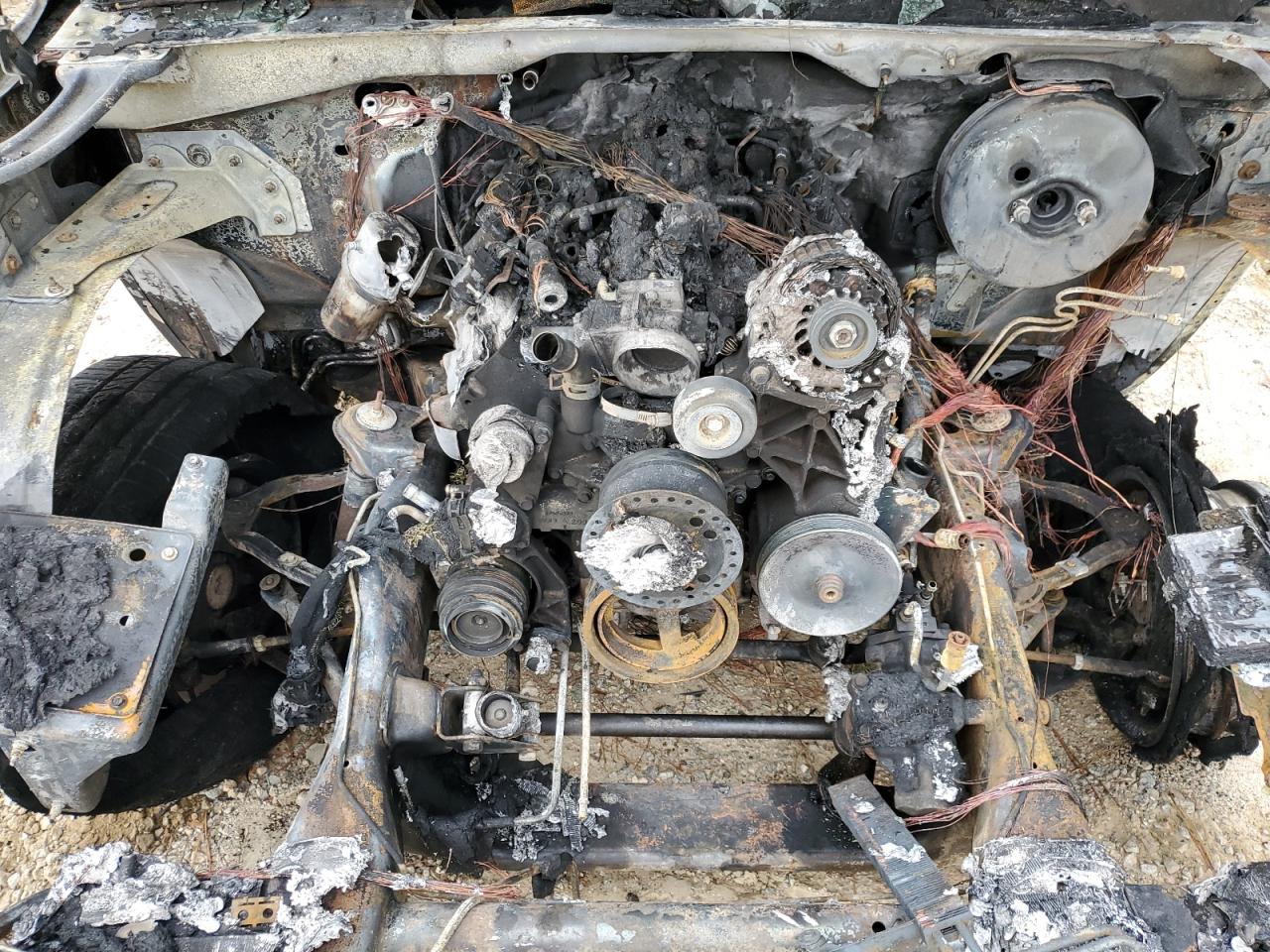 2002 GMC Yukon VIN 1GKEC16Z72J191913 Copart auction photo, burn damage thumbnail 12