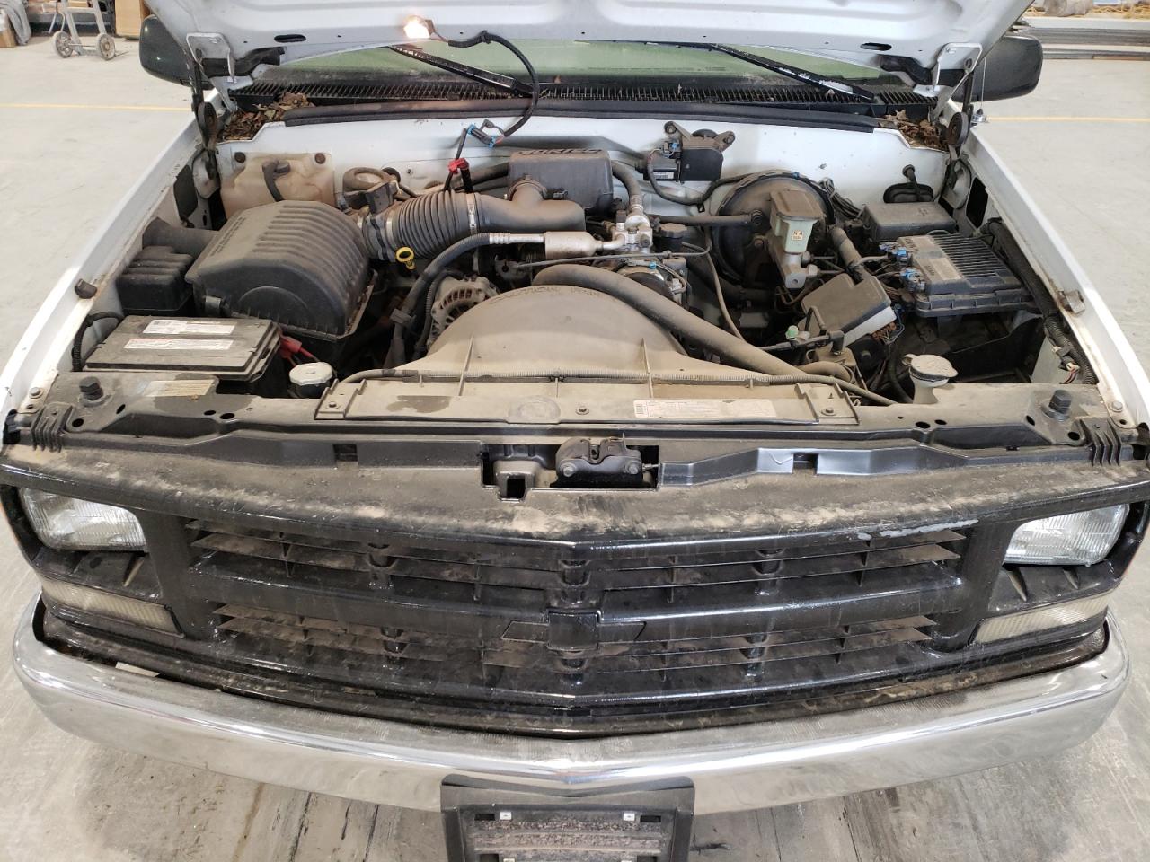 1997 Chevrolet GMT-400 VIN 1GCEC14W6VZ252436 Copart auction photo, all over / hail damage thumbnail 11