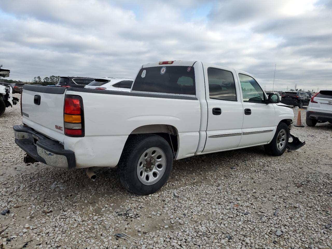 2006 GMC Sierra VIN 2GTEC13T761136390 Copart auction photo, front end / side damage thumbnail 3