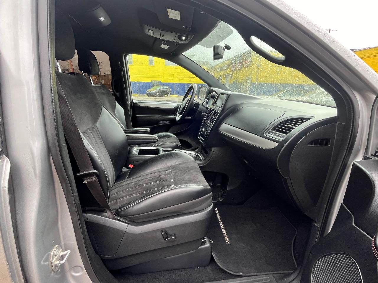 2017 Dodge Caravan VIN 2C4RDGEG2HR790428 Copart auction photo, normal wear / minor dent/scratches damage thumbnail 5