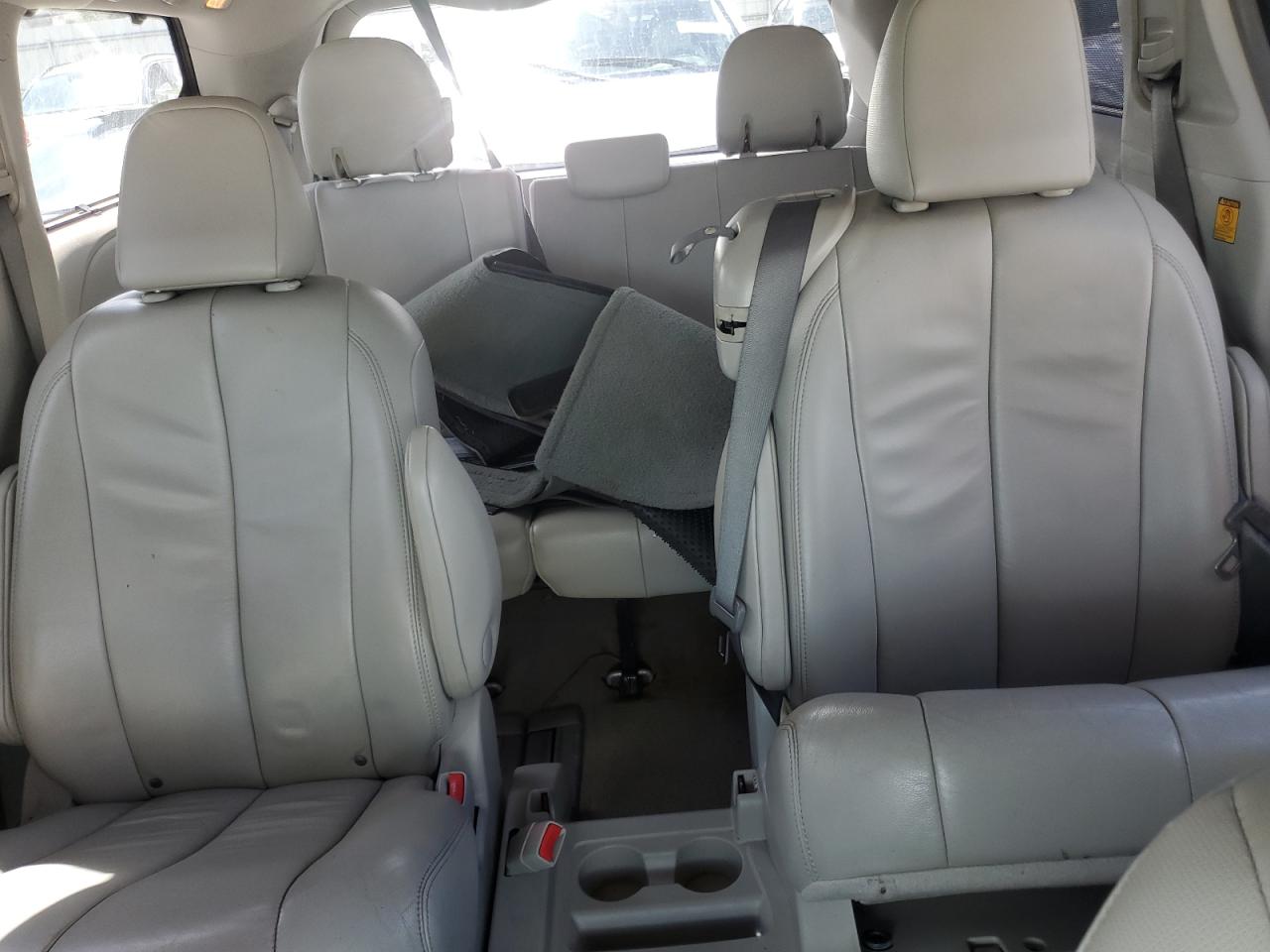 2013 Toyota Sienna VIN 5TDYK3DC2DS298699 Copart auction photo, water/flood damage thumbnail 10
