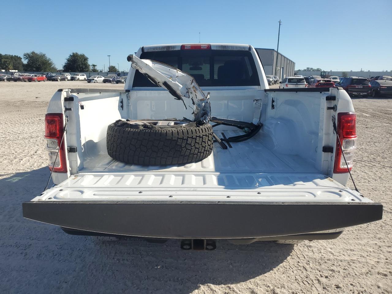 2020 RAM 2500 VIN 3C6UR5CJXLG274452 Copart auction photo, front end / side damage thumbnail 6