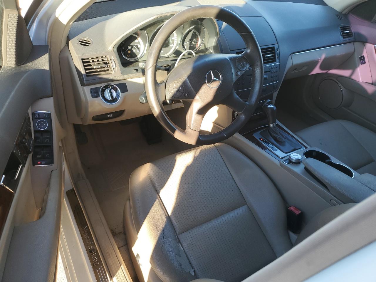2011 Mercedes-Benz C-klasse VIN WDDGF5EB6BR142717 Copart auction photo, side / rear end damage thumbnail 9