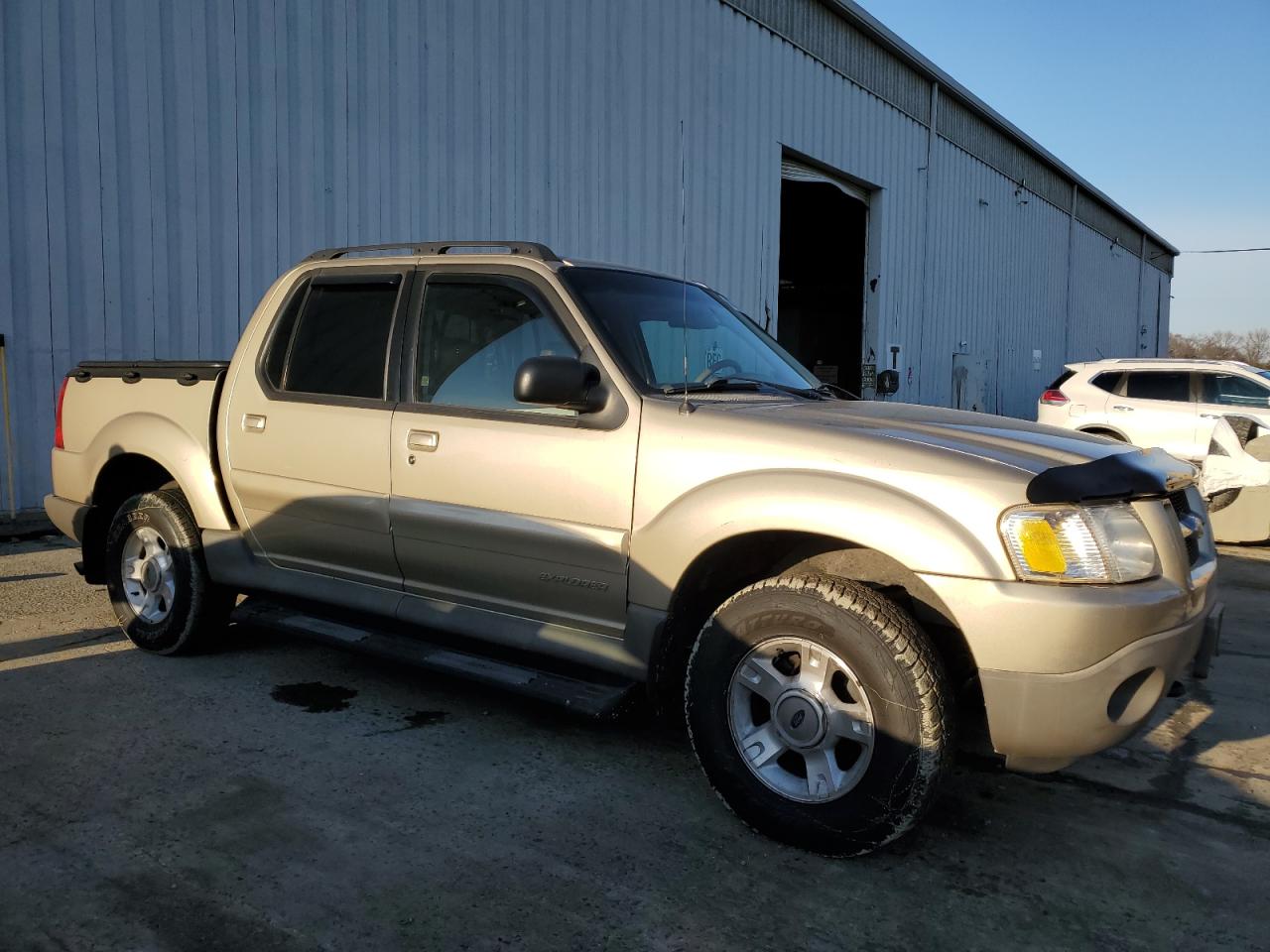 2001 Ford Explorer VIN 1FMZU77EX1UB57627 Copart auction photo, front end damage thumbnail 4