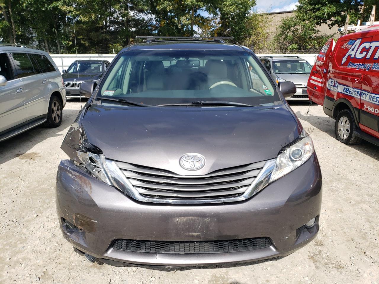 2014 Toyota Sienna VIN 5TDDK3DC0ES085623 Copart auction photo, front end / minor dent/scratches damage thumbnail 5