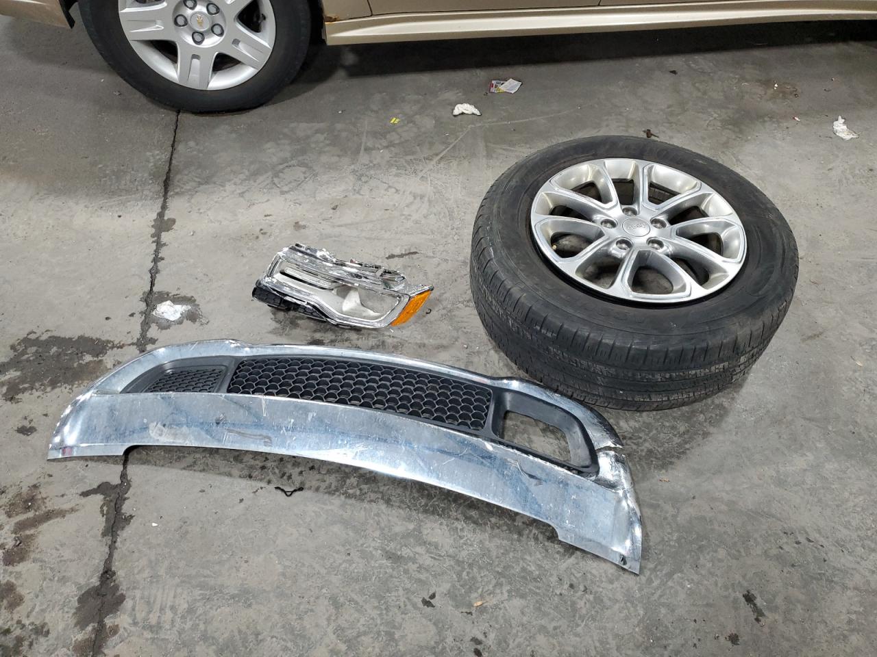 2015 Jeep Grand Cherokee VIN 1C4RJFBG8FC819850 Copart auction photo, front end damage thumbnail 14
