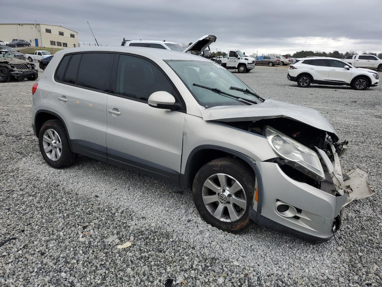 2010 Volkswagen Tiguan VIN WVGAV7AX6AW520952 Copart auction photo, rollover / mechanical damage thumbnail 4