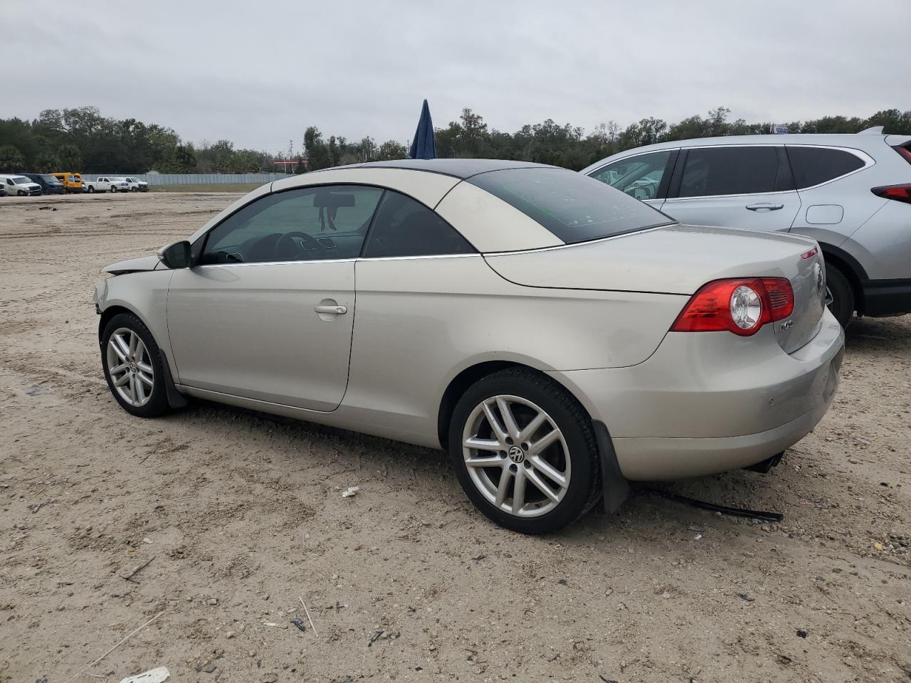 2010 Volkswagen Eos VIN WVWFA7AH9AV013371 Copart auction photo, front end damage thumbnail 2