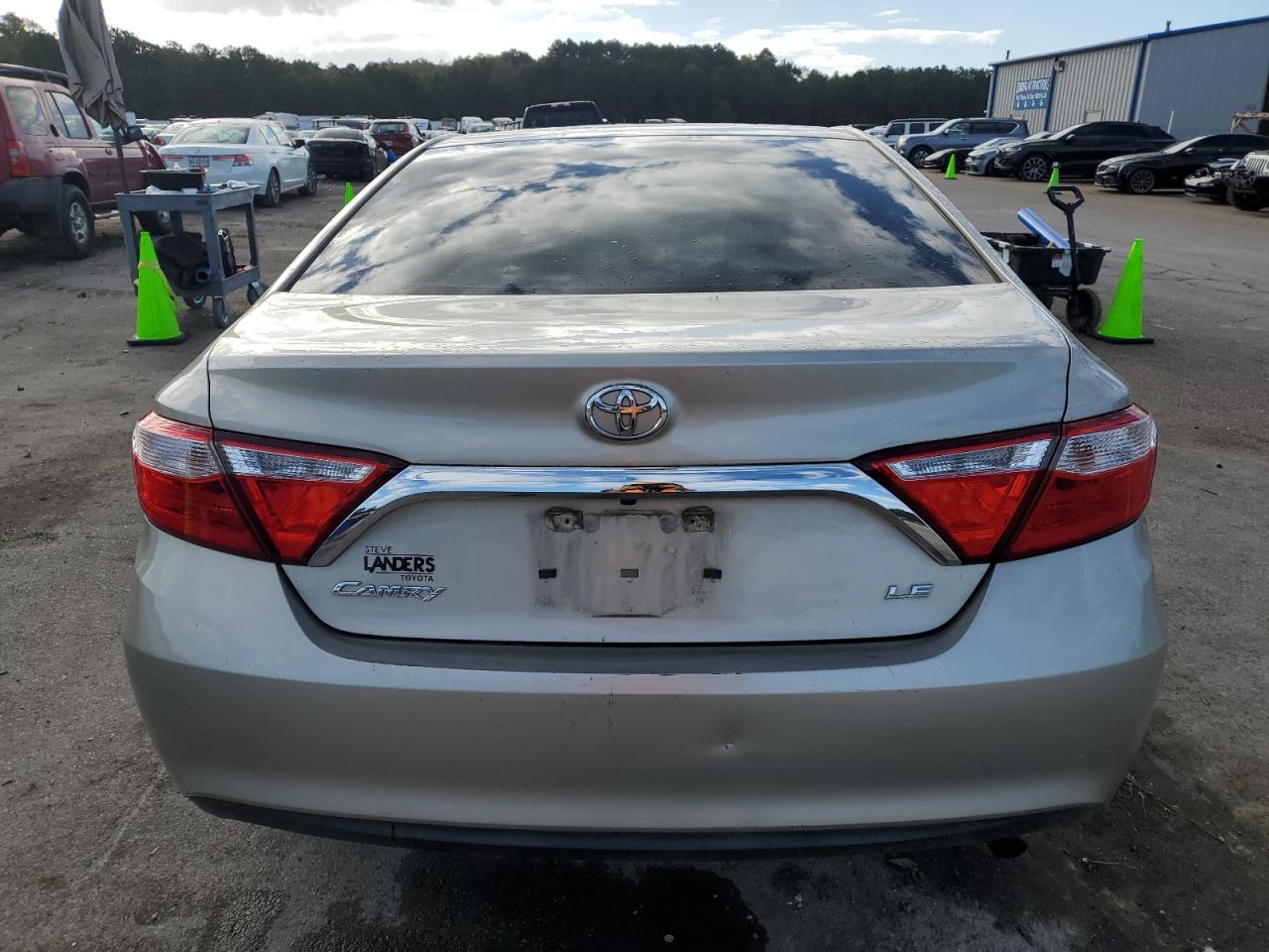 2017 Toyota Camry VIN 4T1BF1FK5HU421914 Copart auction photo, side / front end damage thumbnail 6