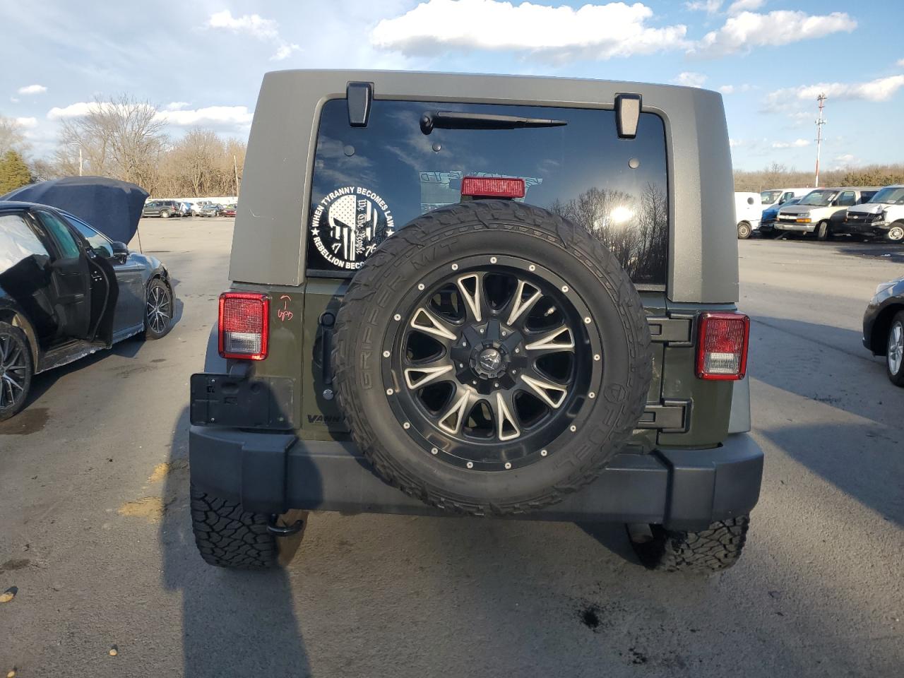 2016 Jeep Wrangler VIN 1C4HJWDG1GL114737 Copart auction photo, minor dent/scratches damage thumbnail 6