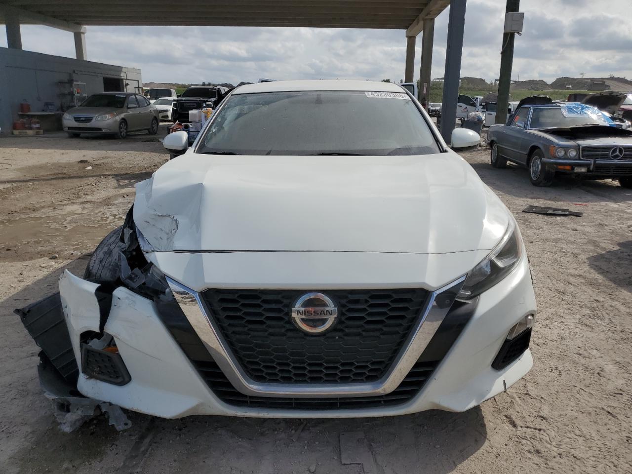 2020 Nissan Altima VIN 1N4BL4BV5LC243554 Copart auction photo, front end / minor dent/scratches damage thumbnail 5