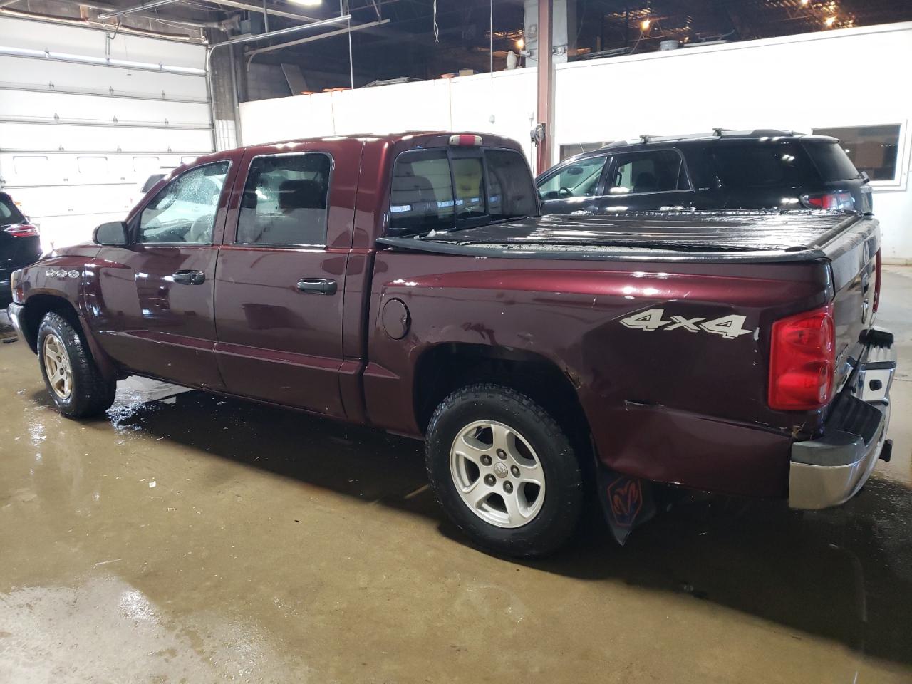 2005 Dodge Dakota VIN 1D7HW48N05S292257 Copart auction photo, vandalism / rear end damage thumbnail 2