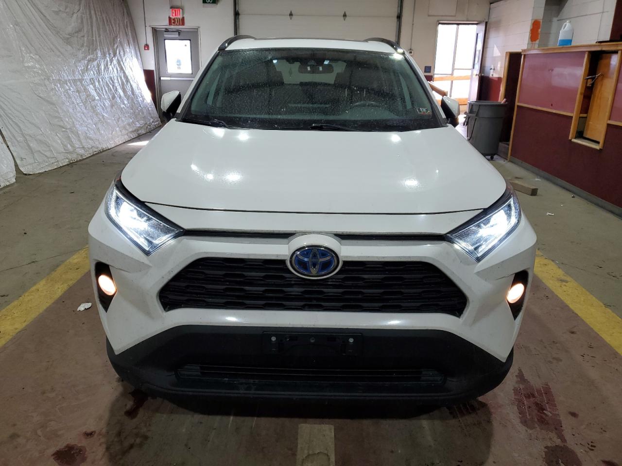 2020 Toyota RAV 4 VIN 4T3R6RFV8LU001975 Copart auction photo, rear end / minor dent/scratches damage thumbnail 5