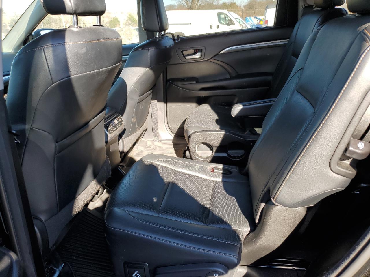 2018 Toyota Highlander VIN 5TDDZRFH0JS804838 Copart auction photo, rear end damage thumbnail 11