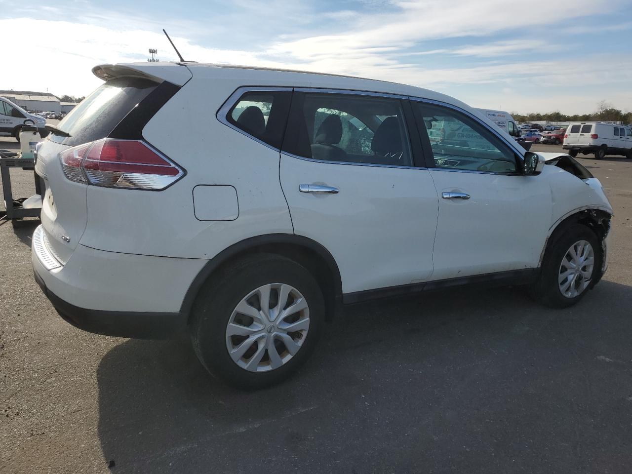 2015 Nissan Rogue VIN 5N1AT2MV2FC836439 Copart auction photo, front end / minor dent/scratches damage thumbnail 3