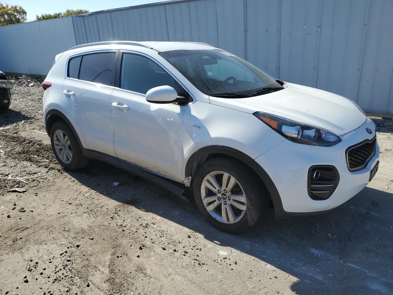 2018 KIA Sportage VIN KNDPMCAC1J7319123 Copart auction photo, vandalism damage thumbnail 4