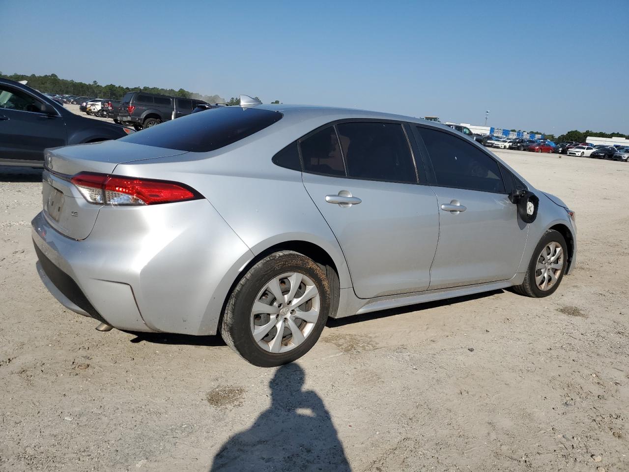 2021 Toyota Corolla VIN JTDEPMAE7MJ162940 Copart auction photo, side damage thumbnail 3