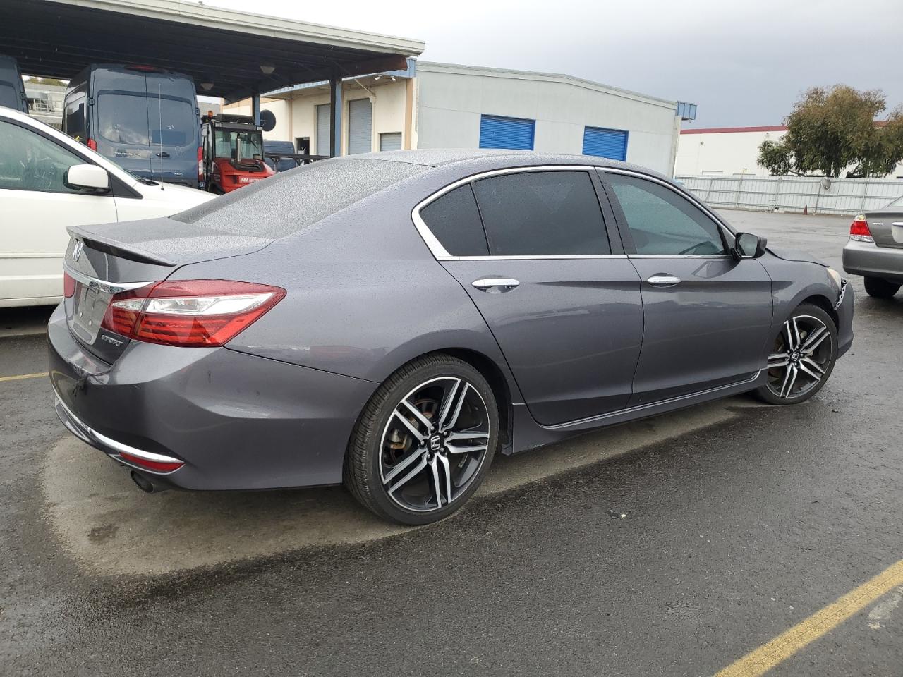 2017 Honda Accord VIN 1HGCR2F52HA052299 Copart auction photo, front end / side damage thumbnail 3