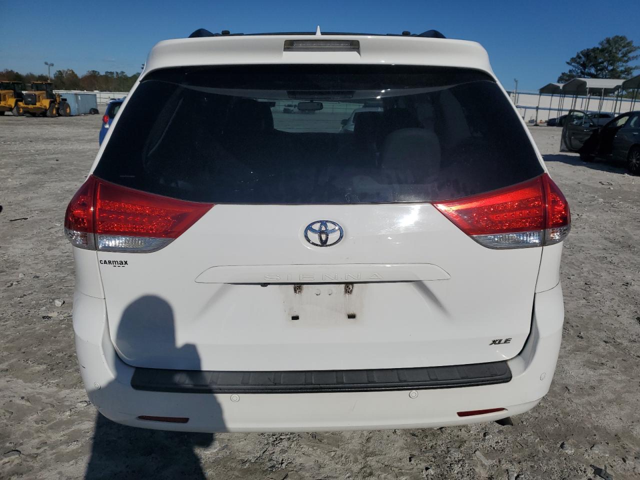 2014 Toyota Sienna VIN 5TDYK3DC4ES426040 Copart auction photo, front end damage thumbnail 6